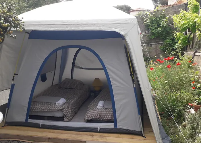 Deux Tentes Confortables Dans Un Joli Jardin Idealement Situe Luxussátor *